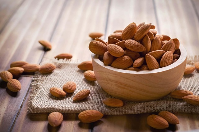raw unsalted almonds for fat loss